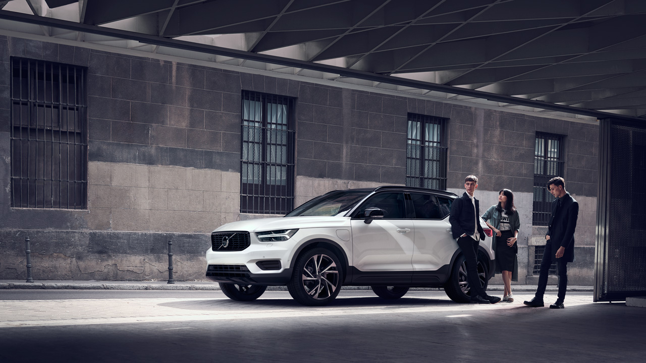 Hipster group with white XC60 under building