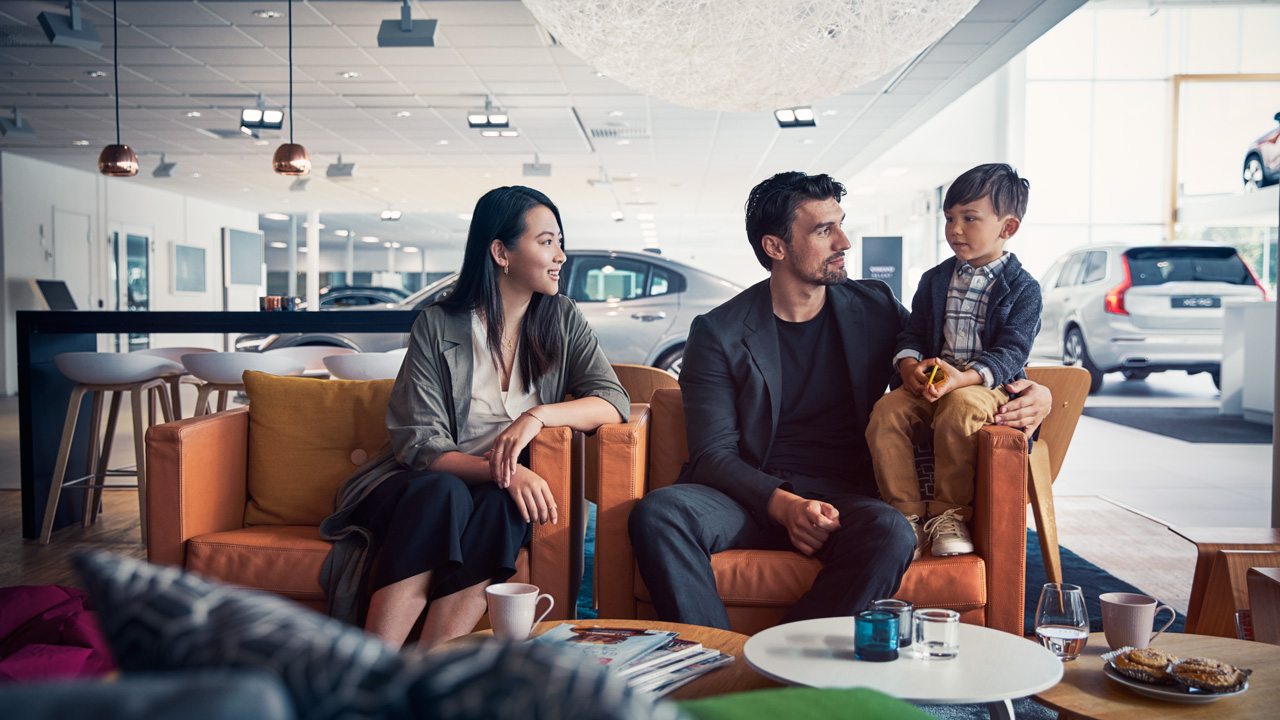 Family sitting in Volvo Customer service lounge